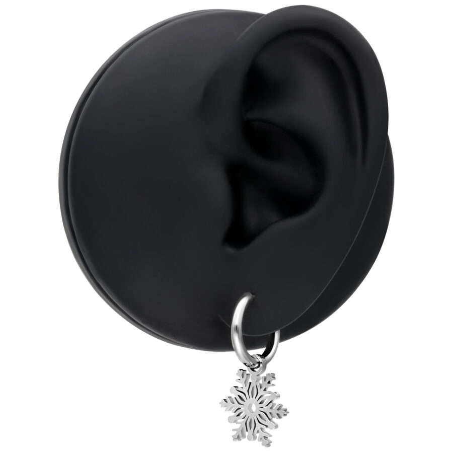 Aros de plata con colgante de copo de nieve en modelo de oreja negra