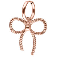 Roségoldene Little Twisted Bow Hoops Roségoldene Ohrringe mit gedrehter Schleifenform auf weißem Hintergrund