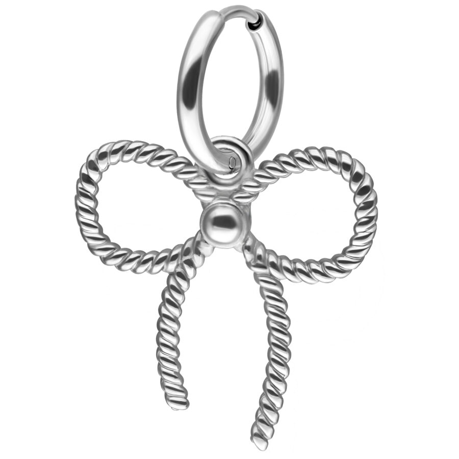 Aro de plata con diseño de lazo torcido sobre fondo blanco