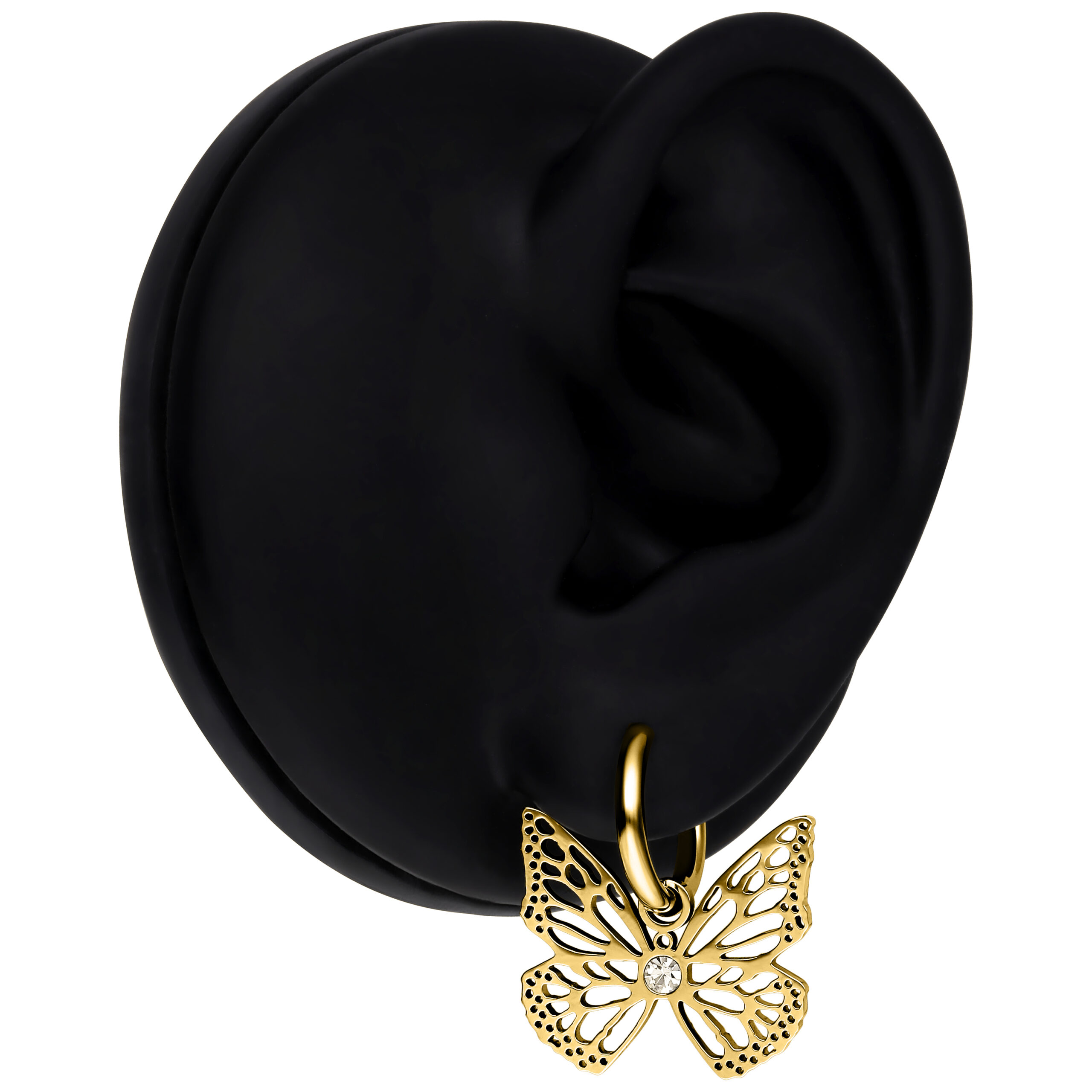 Pendientes dorados con colgante de mariposa sobre fondo negro