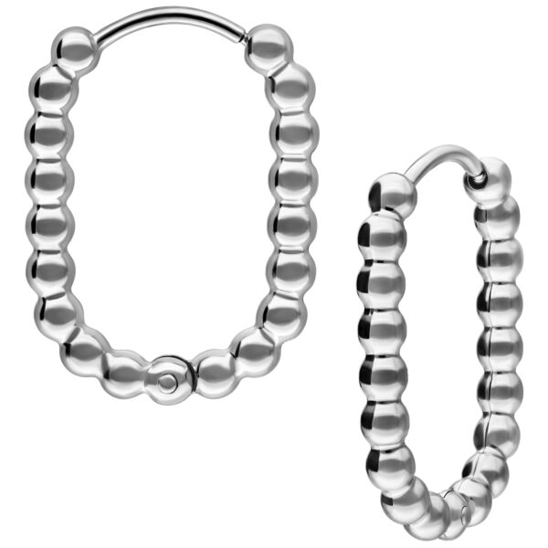 Aros ovales Bubble de plata de acero quirúrgico sobre fondo blanco