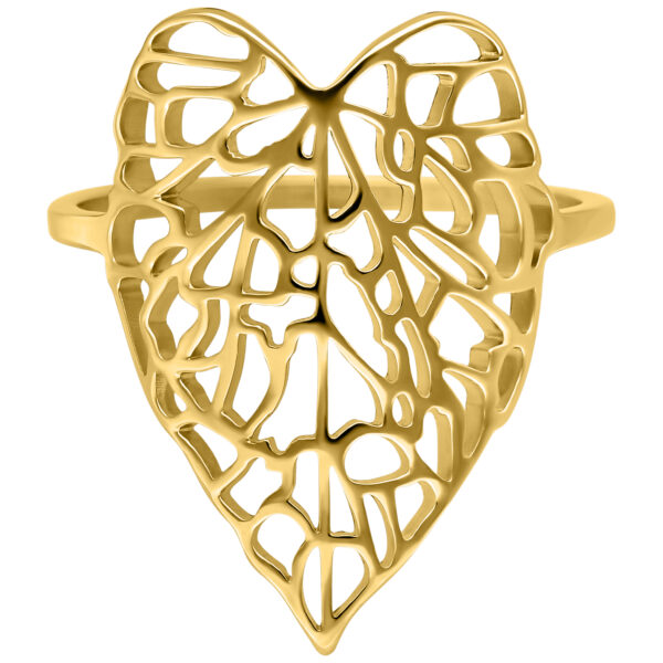Anillo dorado con diseño de hoja delicada sobre fondo blanco