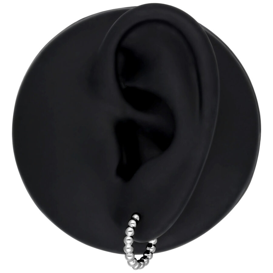 Aros de burbuja plateados en modelo de oreja negra, diseño sencillo