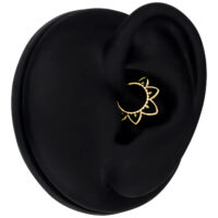 Clicker de Septum Oriental en Oro Clicker de Septum Oriental dorado en exhibidor de oreja negro
