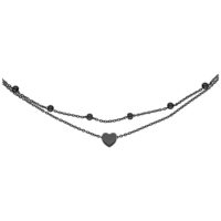 Aros de dos filas con corazones en negro de acero quirúrgico sobre fondo blanco