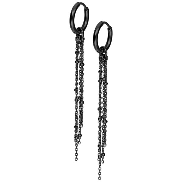 Aros negros de alto brillo con cadenas colgantes sobre fondo blanco