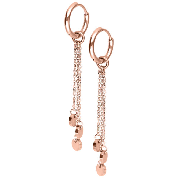 Par de aros de oro rosa con detalles de cadena sobre fondo blanco