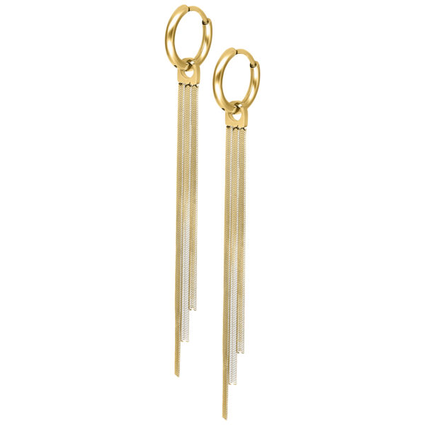 Aros dorados con colgantes de cadena largos sobre fondo blanco