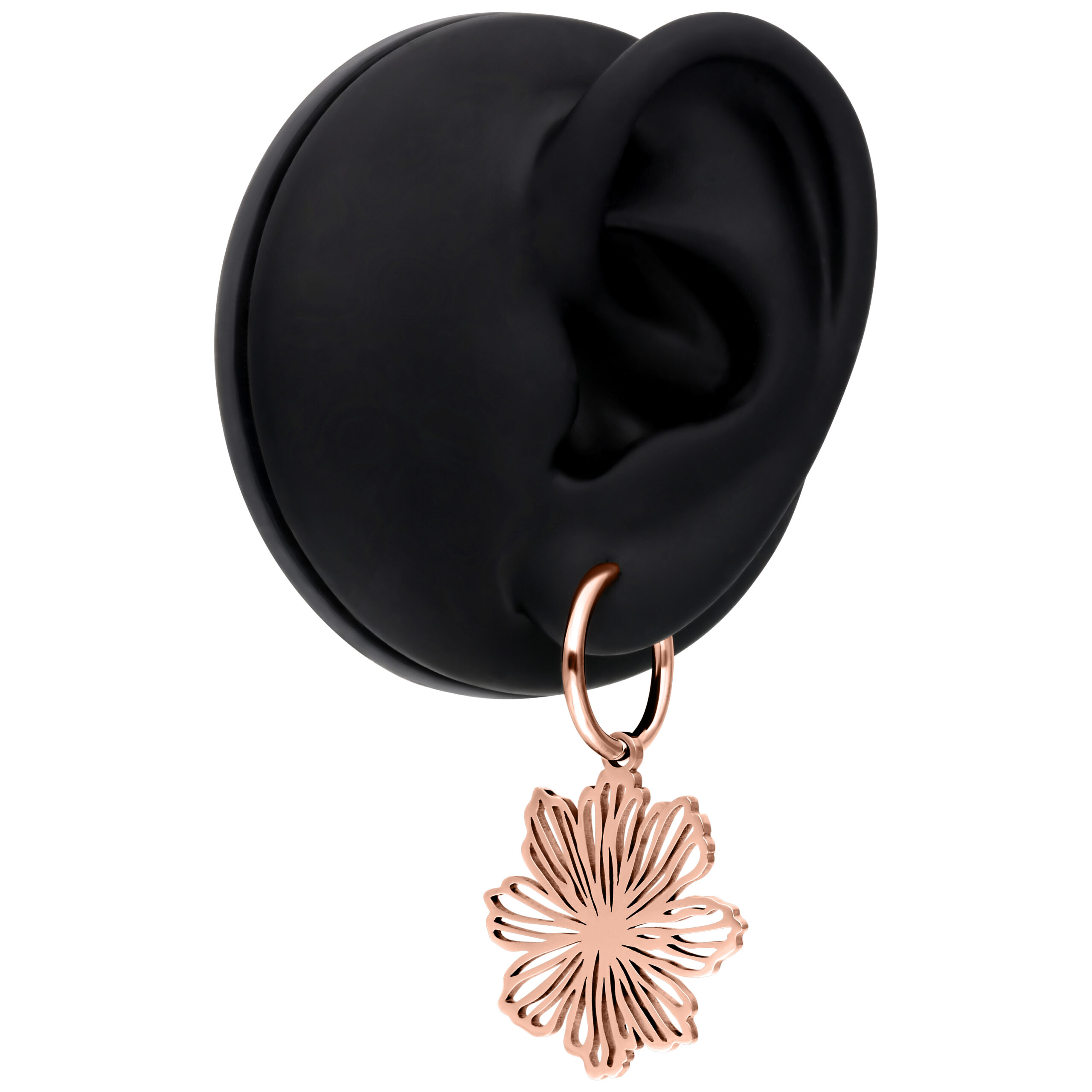 Ohrringe aus Roségold mit Blumenmotiv auf schwarzem Hintergrund