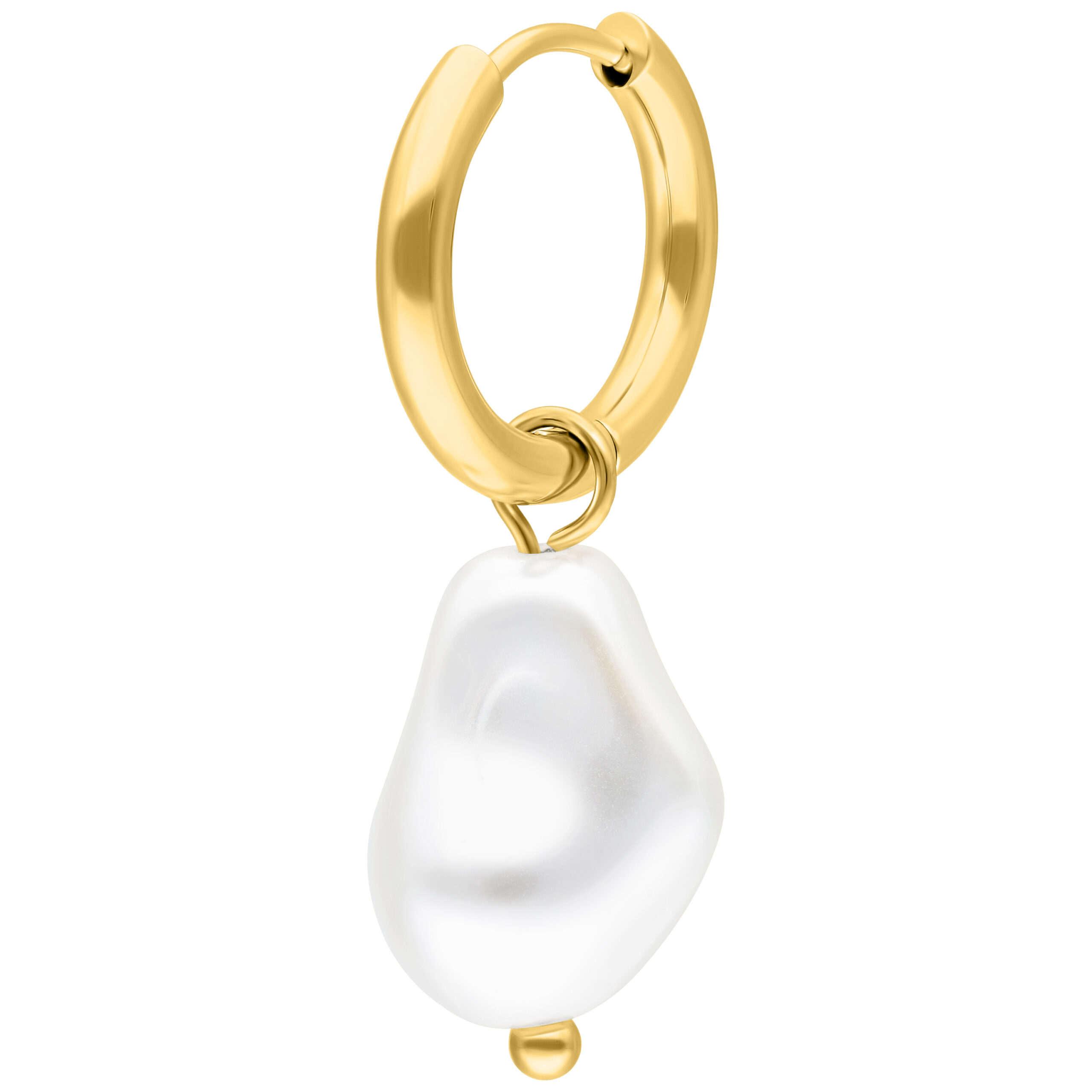 Goldene Ohrringe mit barocker Perle auf weißem Hintergrund