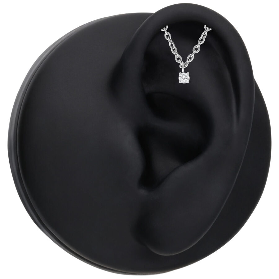 Accesorio Helix Push Fit plateado con cristal claro en modelo de oreja negra