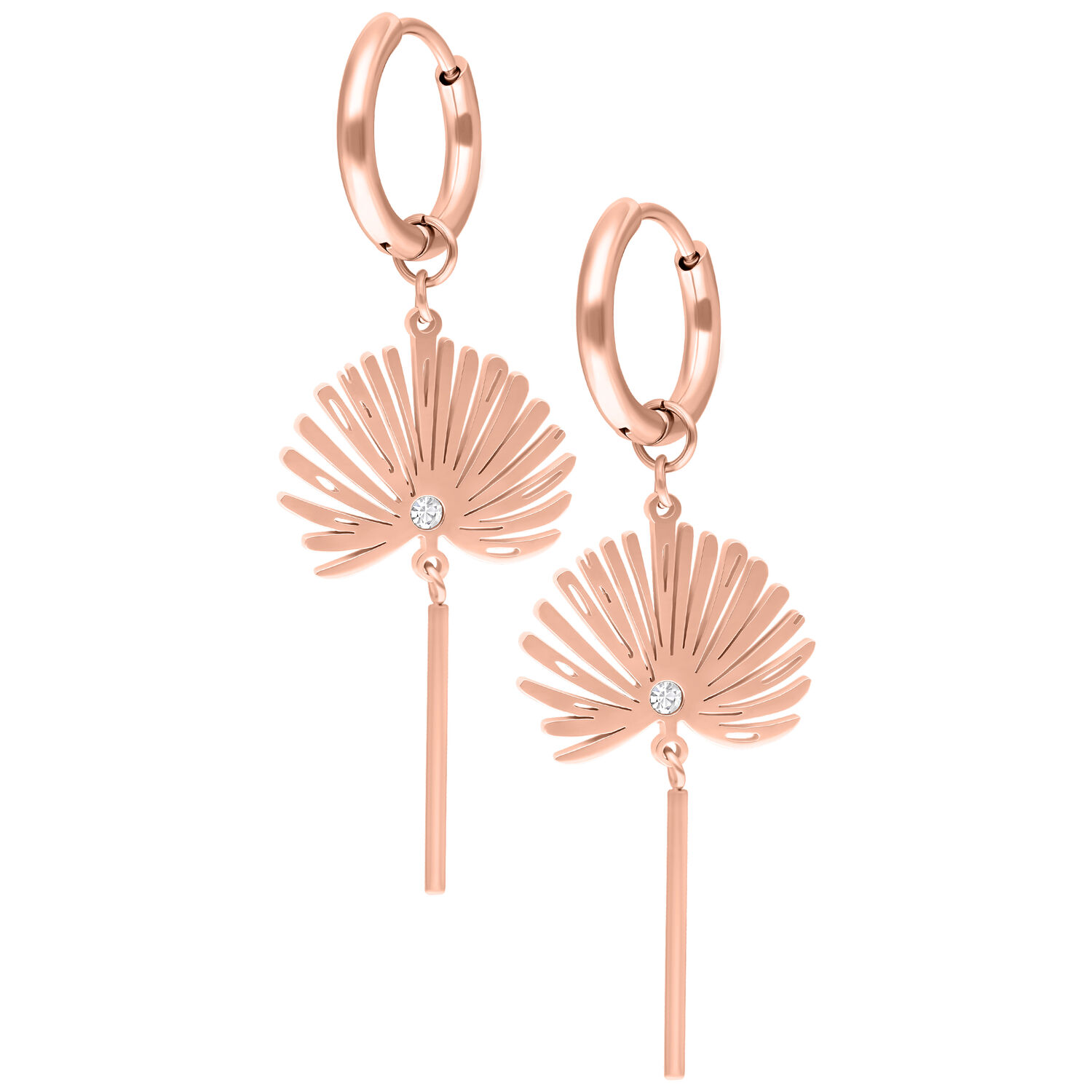 Roségoldene Ohrringe mit filigranem Anhänger und klarem Kristall auf weißem Hintergrund