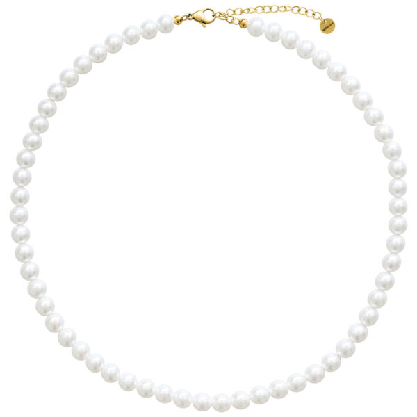 Collar de grandes perlas sintéticas con cierre dorado sobre fondo blanco
