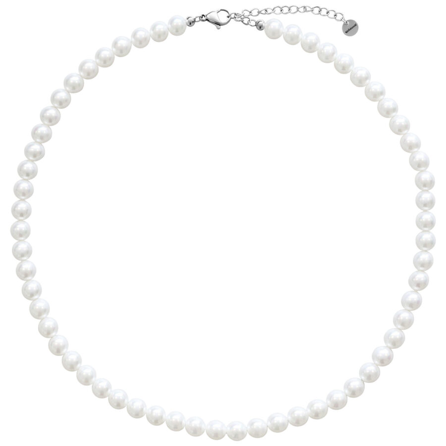 Collar plateado con grandes perlas sintéticas sobre fondo blanco