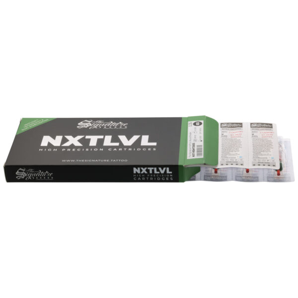 Caja negra de The Signature® Agujas de Tatuaje con la caja abierta y agujas en primer plano