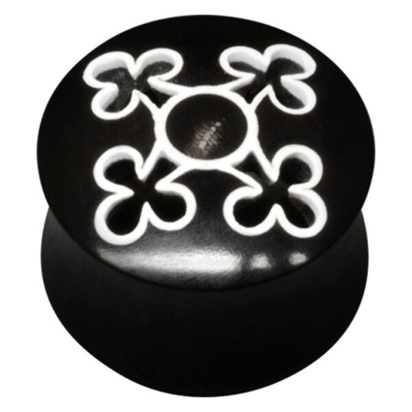 Túnel de cuerno negro con patrón blanco en forma de cruz sobre fondo negro
