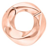 Twisted peso para oreja rosado 6mm Peso para oreja Twisted rosado de acero quirúrgico sobre fondo blanco