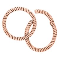 Twisted Rope pesos para orejas en oro rosa 40mm Dos pesos para orejas Twisted Rope en oro rosa de acero quirúrgico 316L sobre fondo blanco