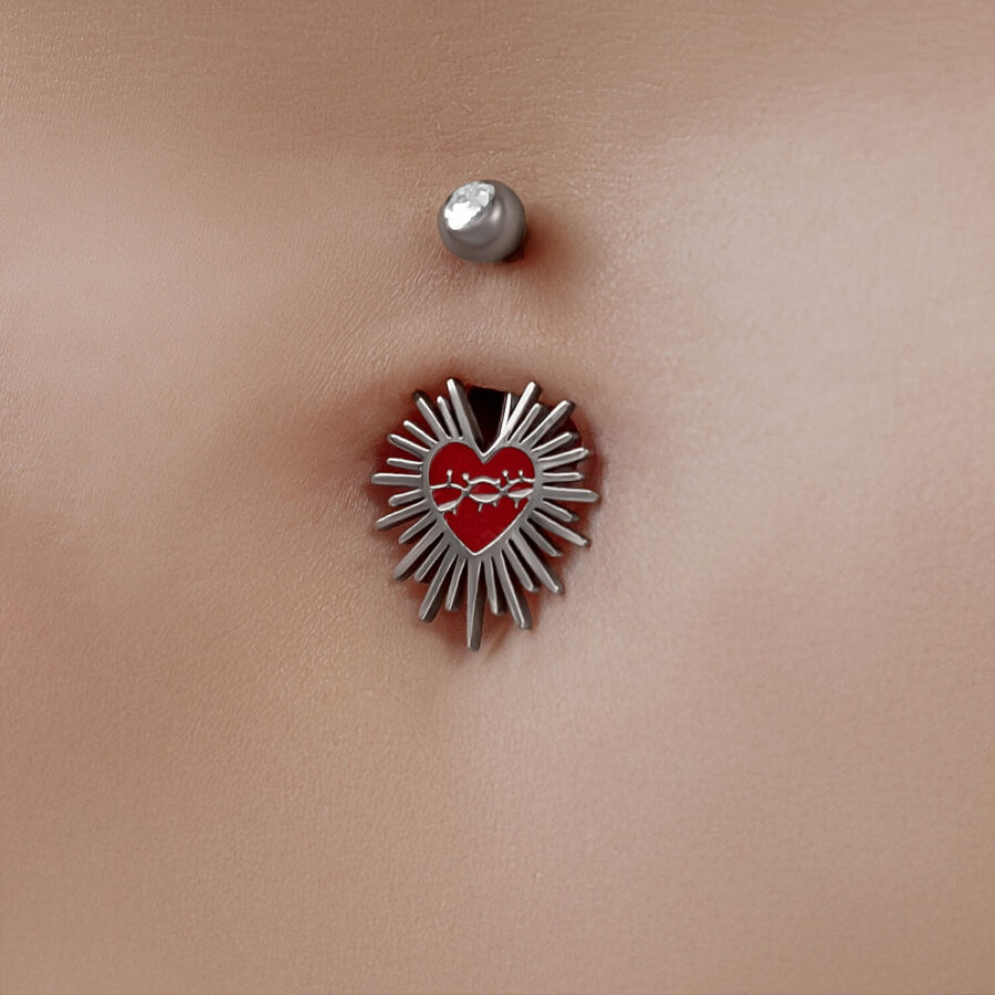 Piercing para el ombligo con corazón rojo y alambre de púas, aspecto de titanio