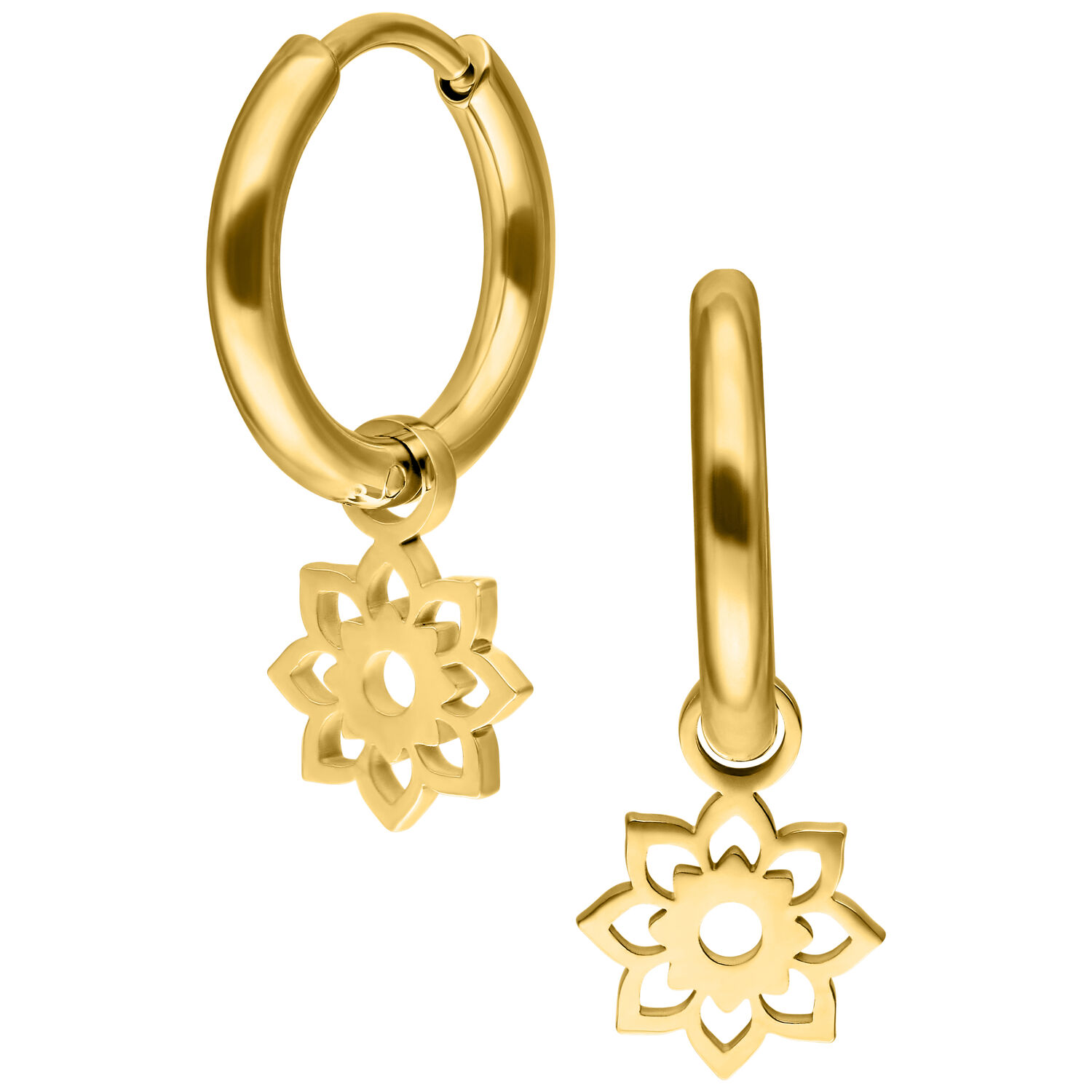 Dos aros dorados con colgante de flor sobre fondo blanco