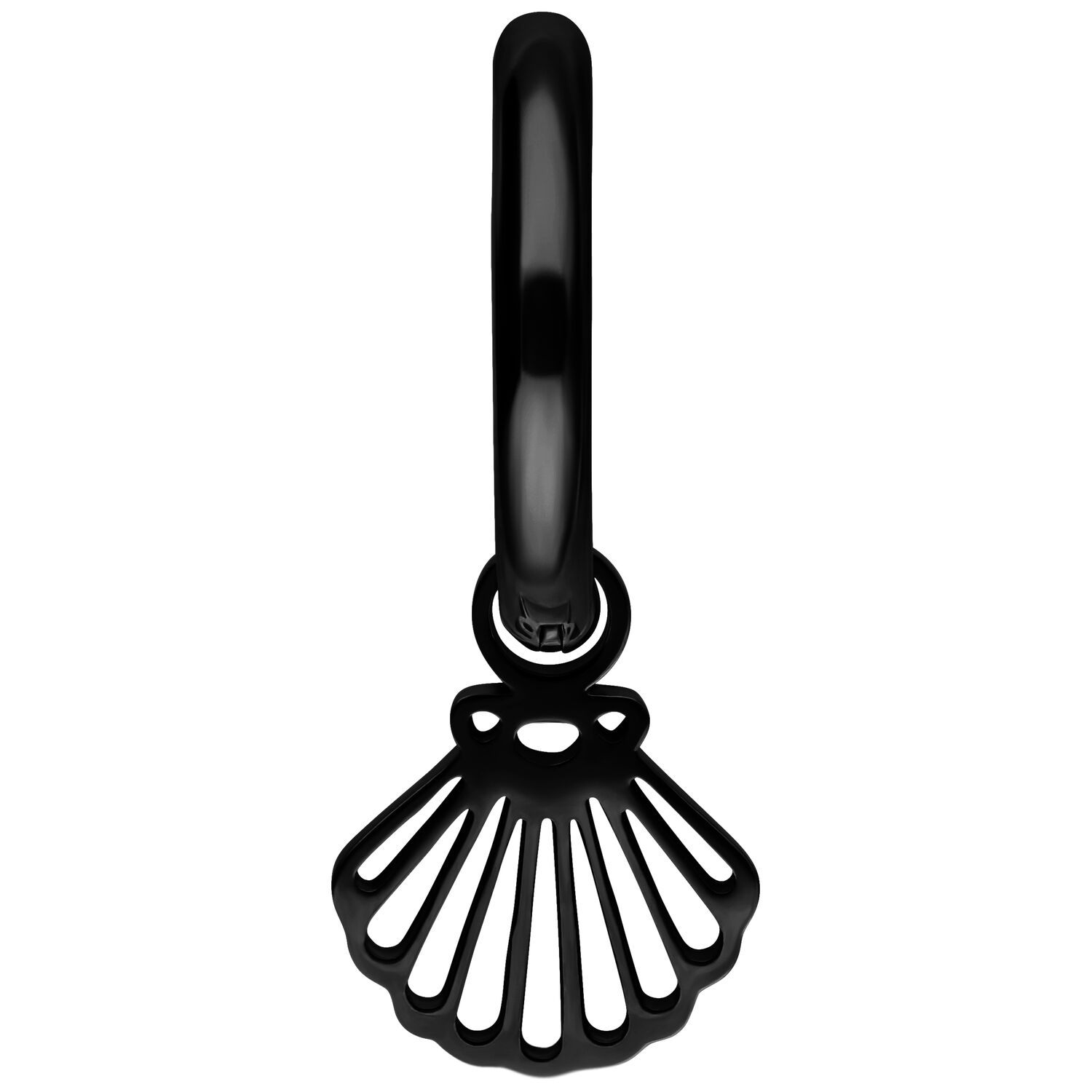 Schwarze Ohrringe in Muschelform aus Chirurgenstahl auf weißem Hintergrund