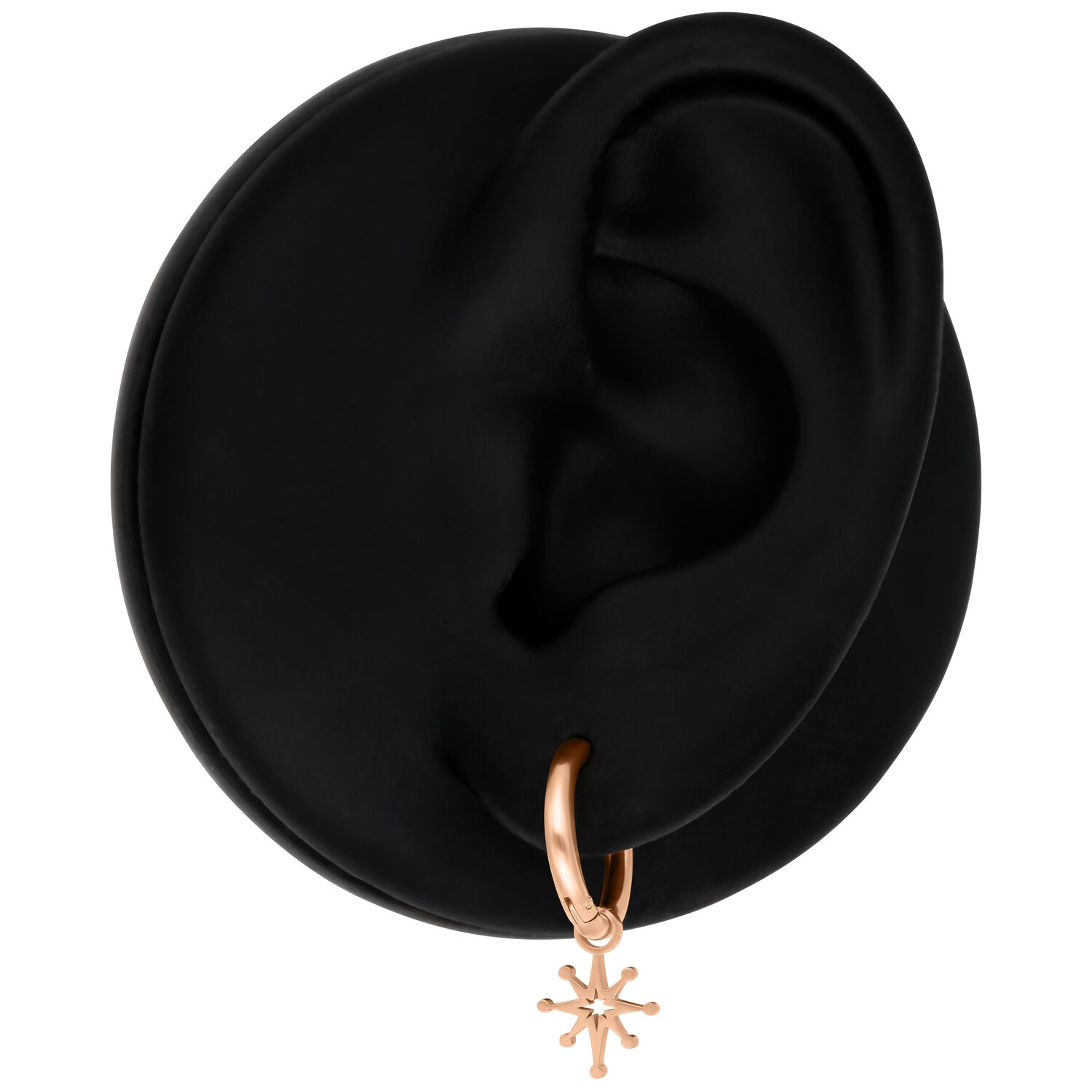 Roségoldene Mini Polar Star Ohrringe auf schwarzem Ohrmodell