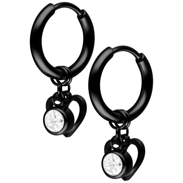 Aros negros con colgante de corazón y cristal sobre fondo blanco