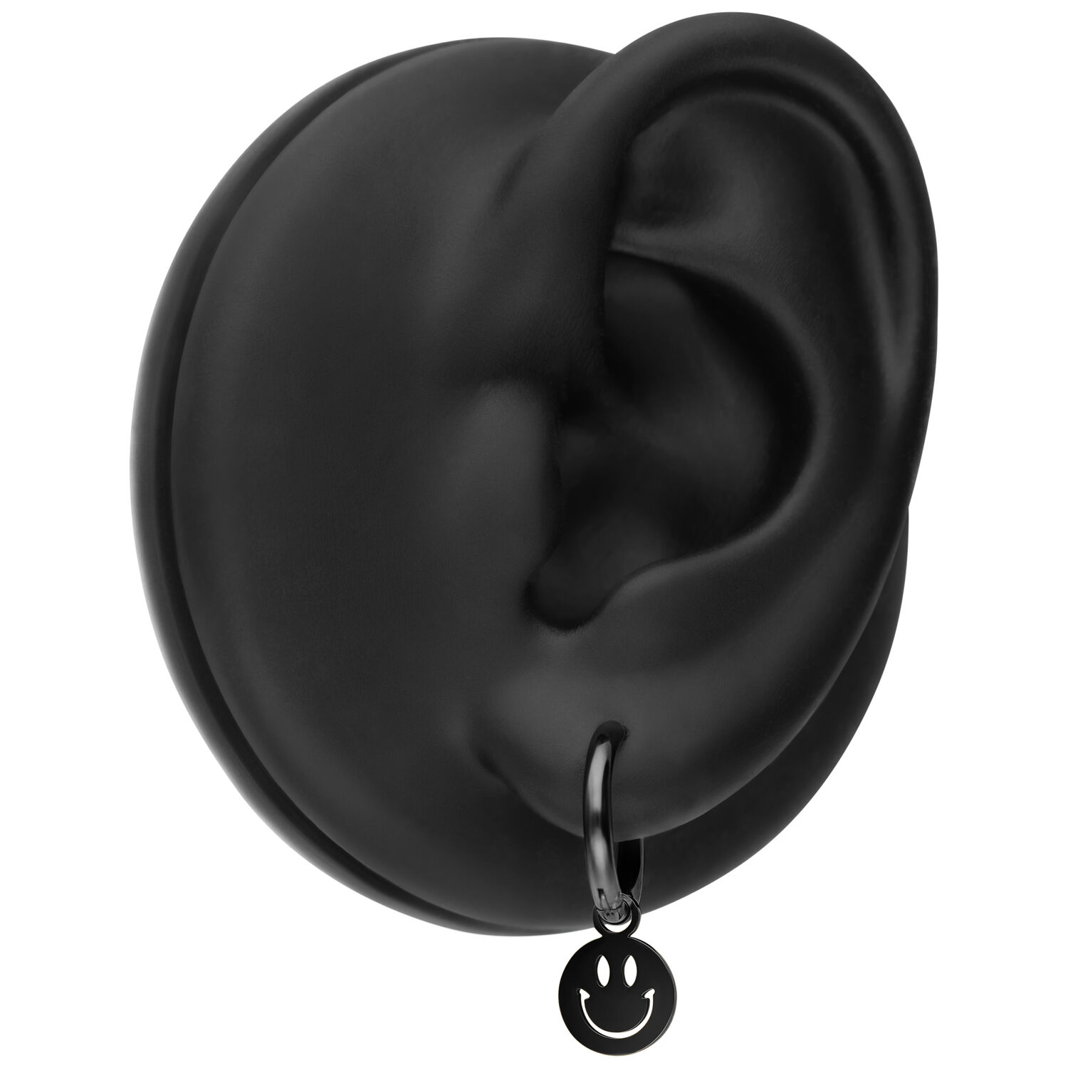 Mini Smiley Hoops Paar in Schwarz Schwarzer Smiley Ohrring an Modell-Ohr auf weißem Hintergrund