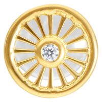 Labret dorado con cristal, forma redonda, sobre fondo blanco