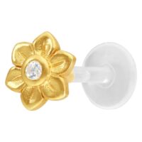 Labret dorado con adorno de flor y cristal claro sobre fondo blanco