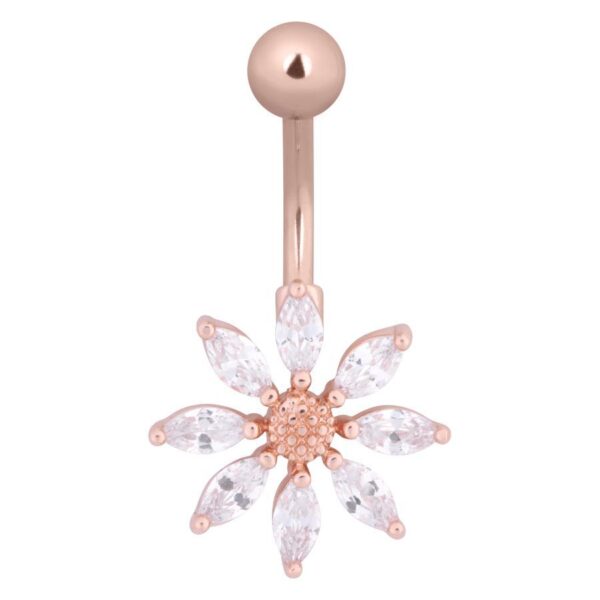 Piercing de ombligo en oro rosa con pétalos de cristal claro sobre fondo blanco