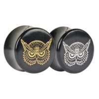 Angry Owl Plug en oro y platino Dos Angry Owl Plugs de cuerno con diseño de búho en oro y platino sobre fondo blanco