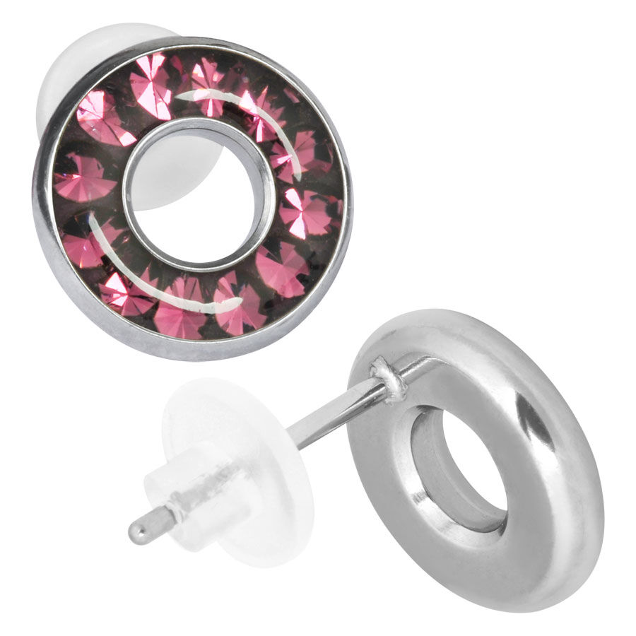 Pendiente de plata de acero quirúrgico con cristales rosas sobre fondo blanco