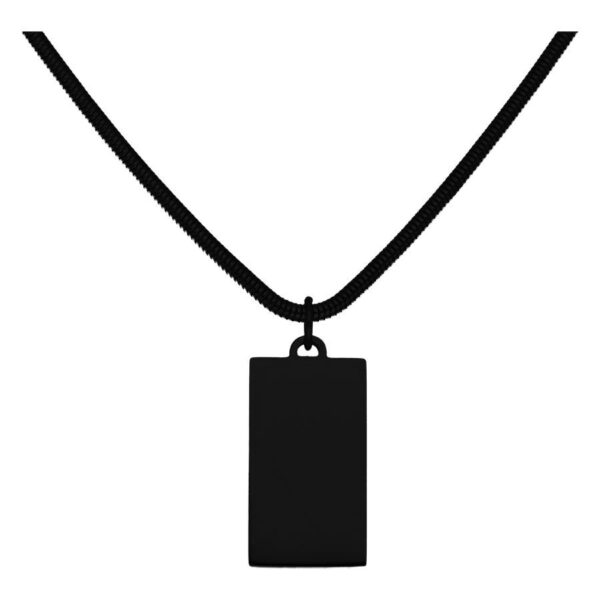 Cadena negra de acero quirúrgico con colgante rectangular sobre fondo blanco