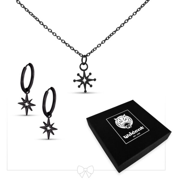 Collar de estrella polar negra con pendientes a juego sobre fondo blanco