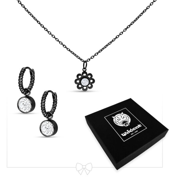 Collar y pendientes de flores de cristal negro sobre fondo blanco