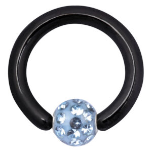 Schwarzer Klemmkugelring aus Titan mit hellblauem Kristall auf weißem Hintergrund