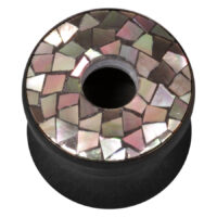 Túnel de titanio negro con mosaico en crema y dorado marrón