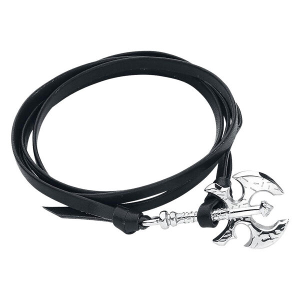 Pulsera de cuero negro con colgante de hacha plateado sobre fondo blanco