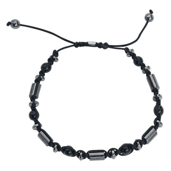 Pulsera negra de nylon con elementos de piedra sobre fondo blanco