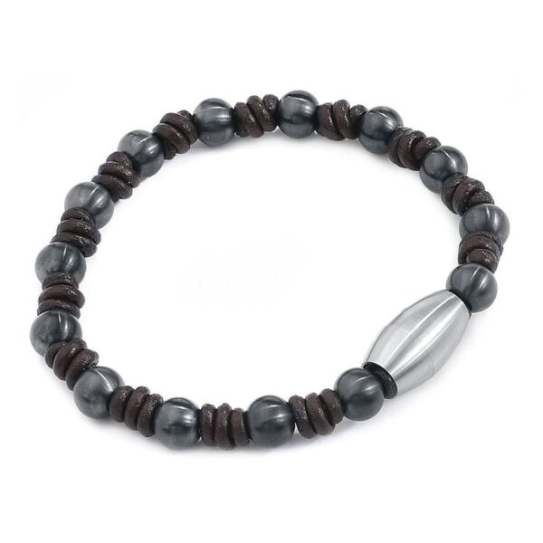 Pulsera Knot negra con acentos marrones y cierre plateado sobre fondo blanco