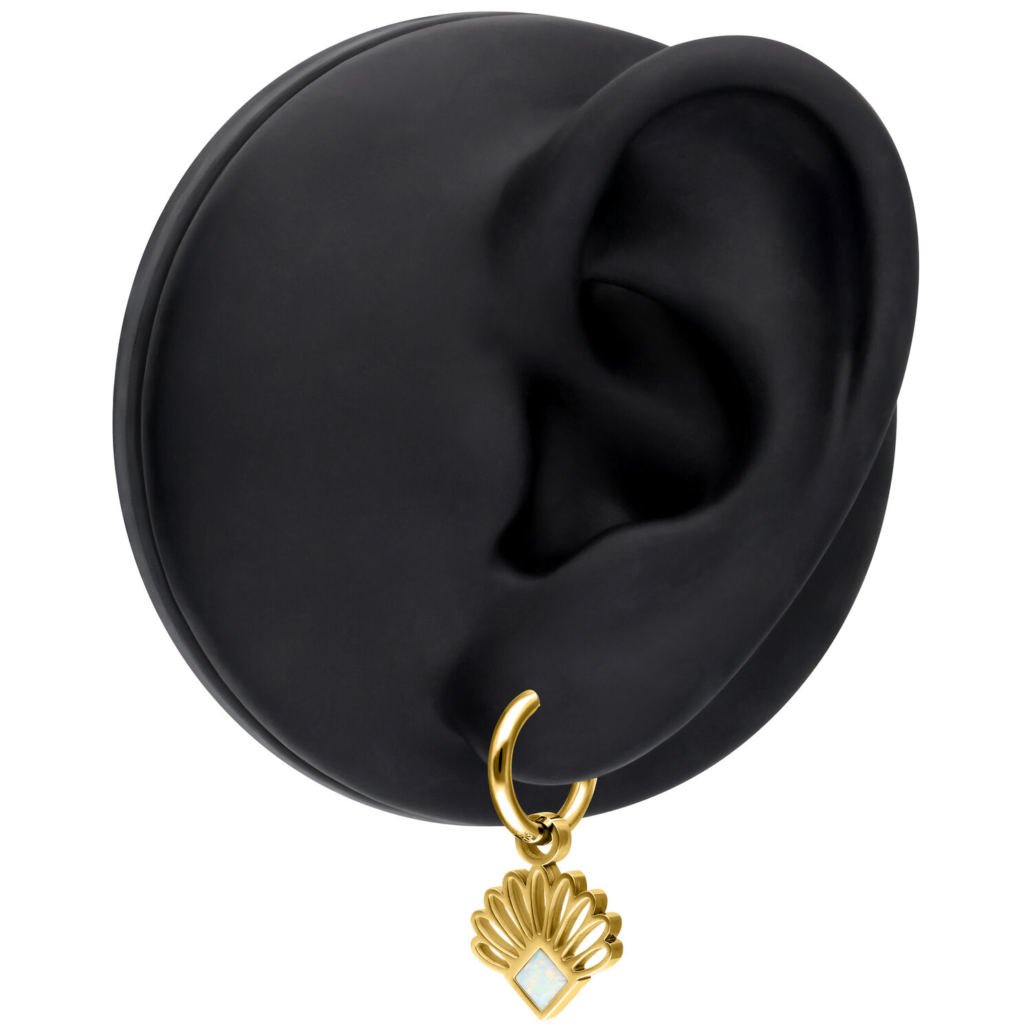 Aros de oro con opalo y diseño de abanico Aro dorado con ópalo sintético y diseño de abanico en modelo de oreja negra