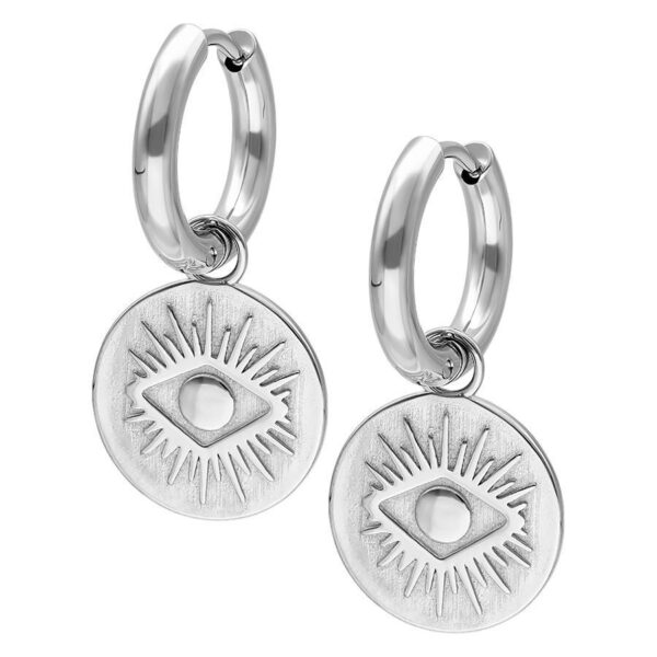 Aros plateados con motivo de ojo grabado sobre fondo blanco