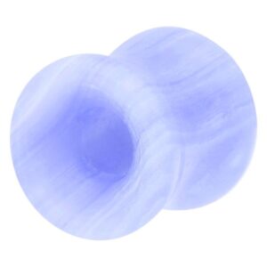 Blauer Stein Tunnel Piercing 8,0 mm auf weißem Hintergrund