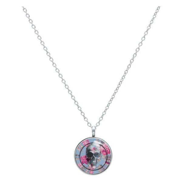 Cadena con colgante redondo, calavera y motivo de rosas sobre fondo azul