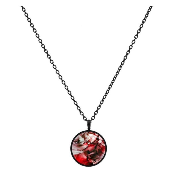 Cadena Red Sin con cadena negra y colgante redondo sobre fondo blanco