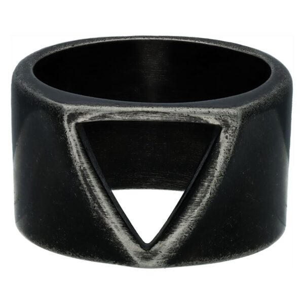 Anillo negro con diseño de triángulo vintage sobre fondo blanco