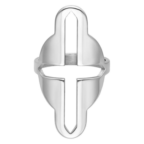 Anillo de dedo plateado de acero quirúrgico con diseño en forma de cruz sobre fondo blanco