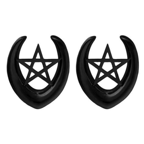 Dos túneles de oreja negros con diseño de pentagrama sobre fondo blanco