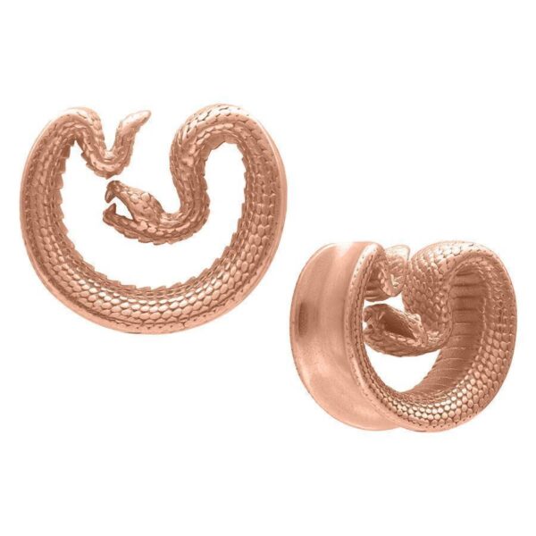 Ear Saddles de serpiente en oro rosa, tamaño 30 mm, sobre fondo blanco